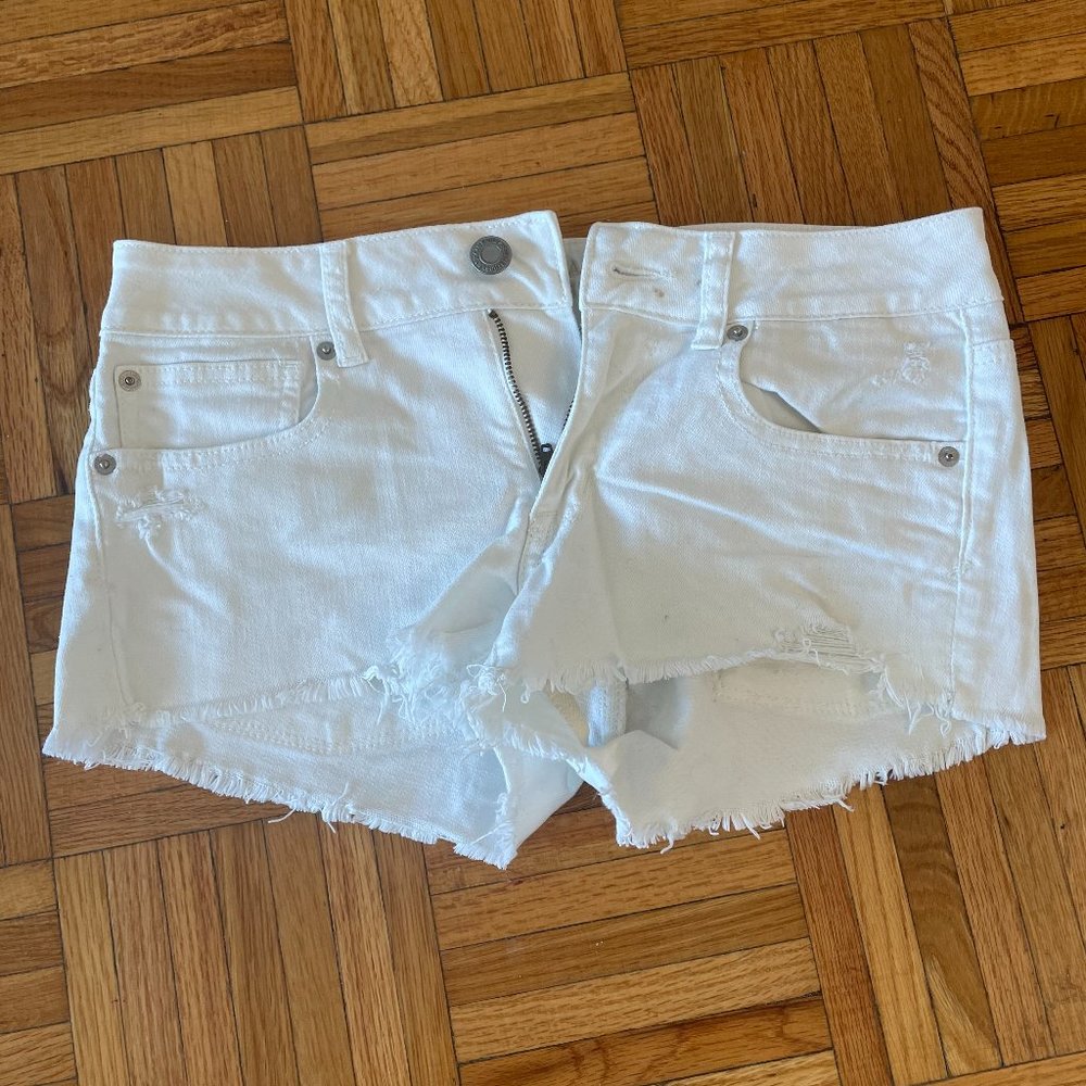 White American Eagle Outfitters shorts, size 6